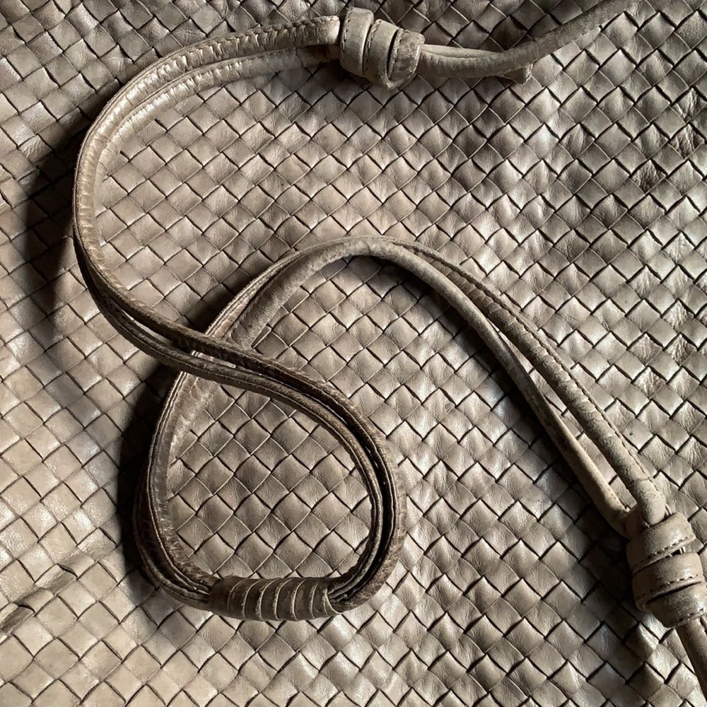 Bottege Veneta Large Intrecciate Crossbody - Picture 12 of 13